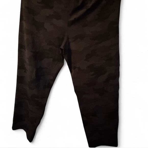 Lululemon Stretch High Rise Crop 23" size 4 camo - Picture 5 of 5